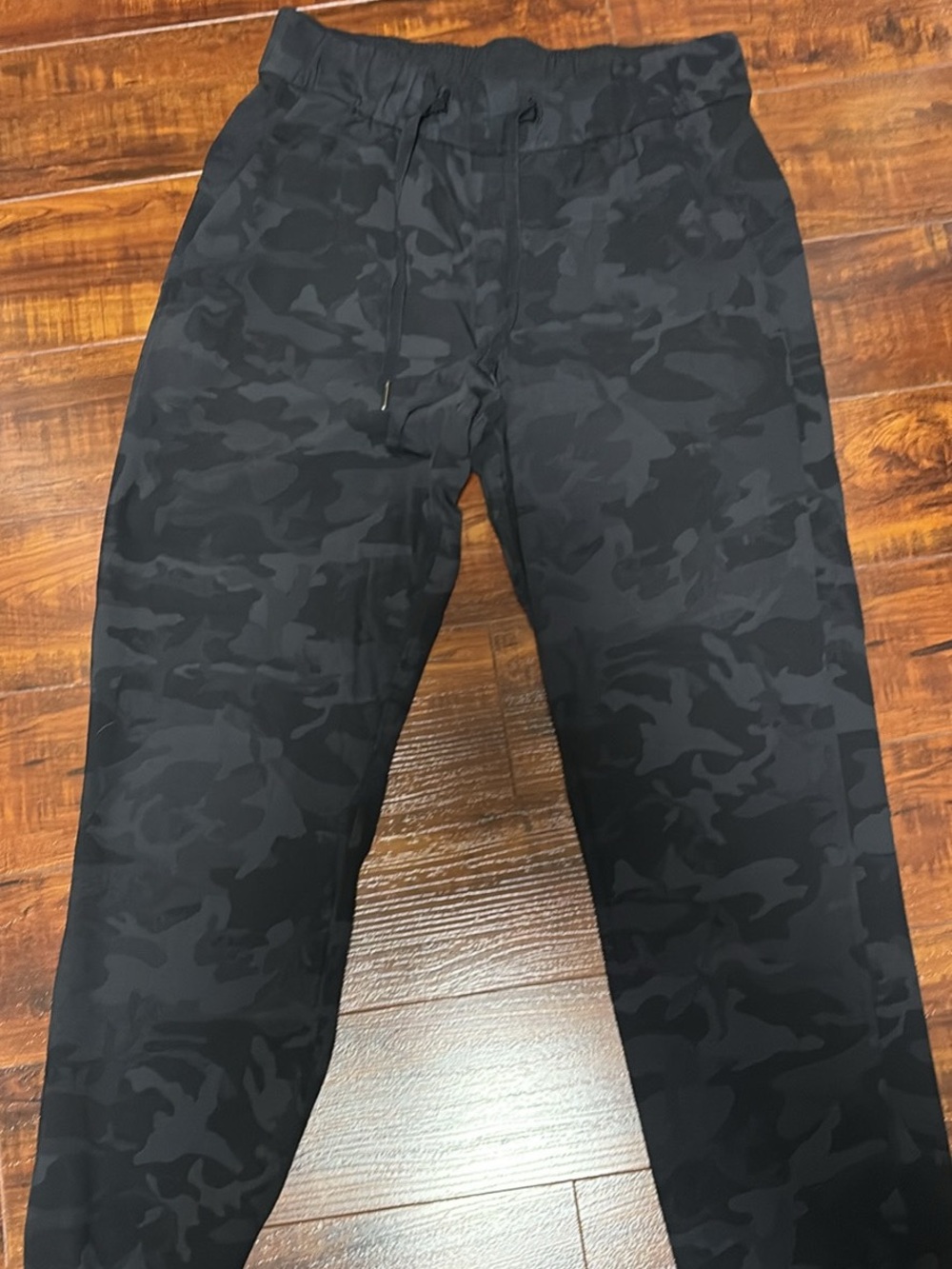 Women’s Lululemon on the fly pants